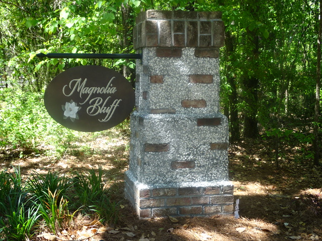 Magnolia Bluff Sign